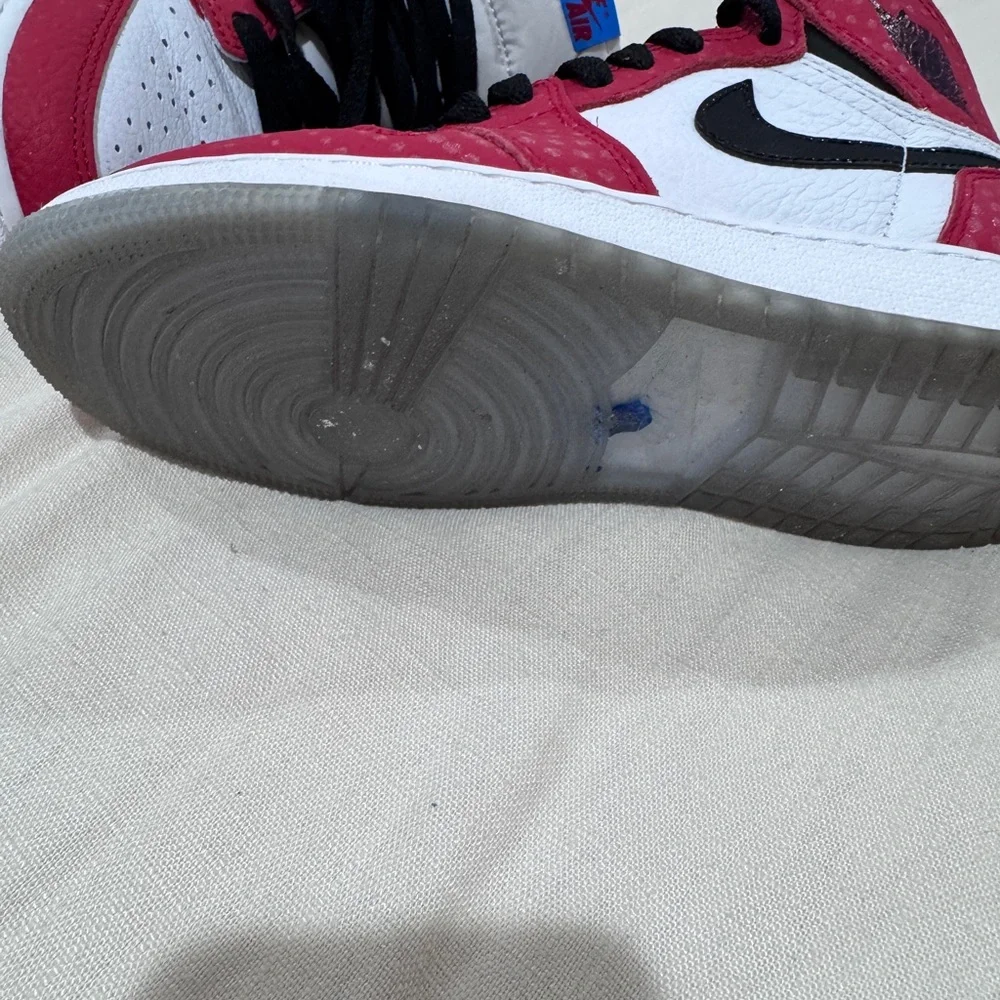 Jordan 1 Retro High
Spider-Man Origin Story (GS) - Picture 3 of 8